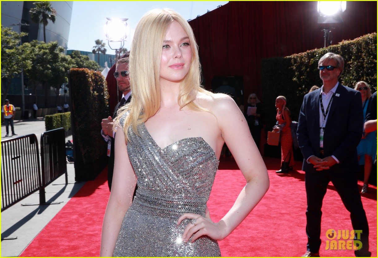 elle fanning shimmers in silver dress espys 2019 22