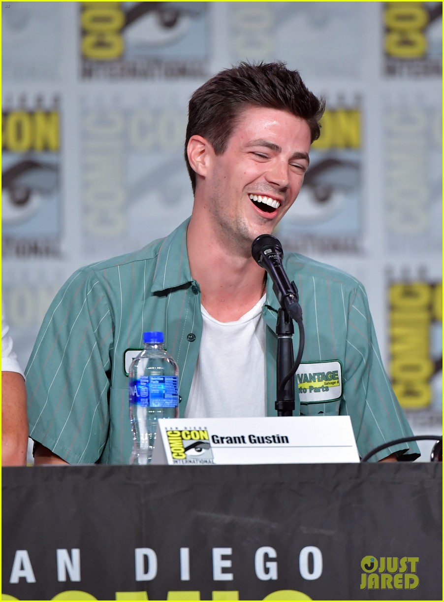 grant gustin flash panel comic con 2019 01