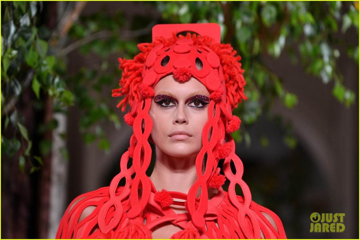 Full Sized Photo of gigi hadid kaia gerber valentino show 07 | Kaia