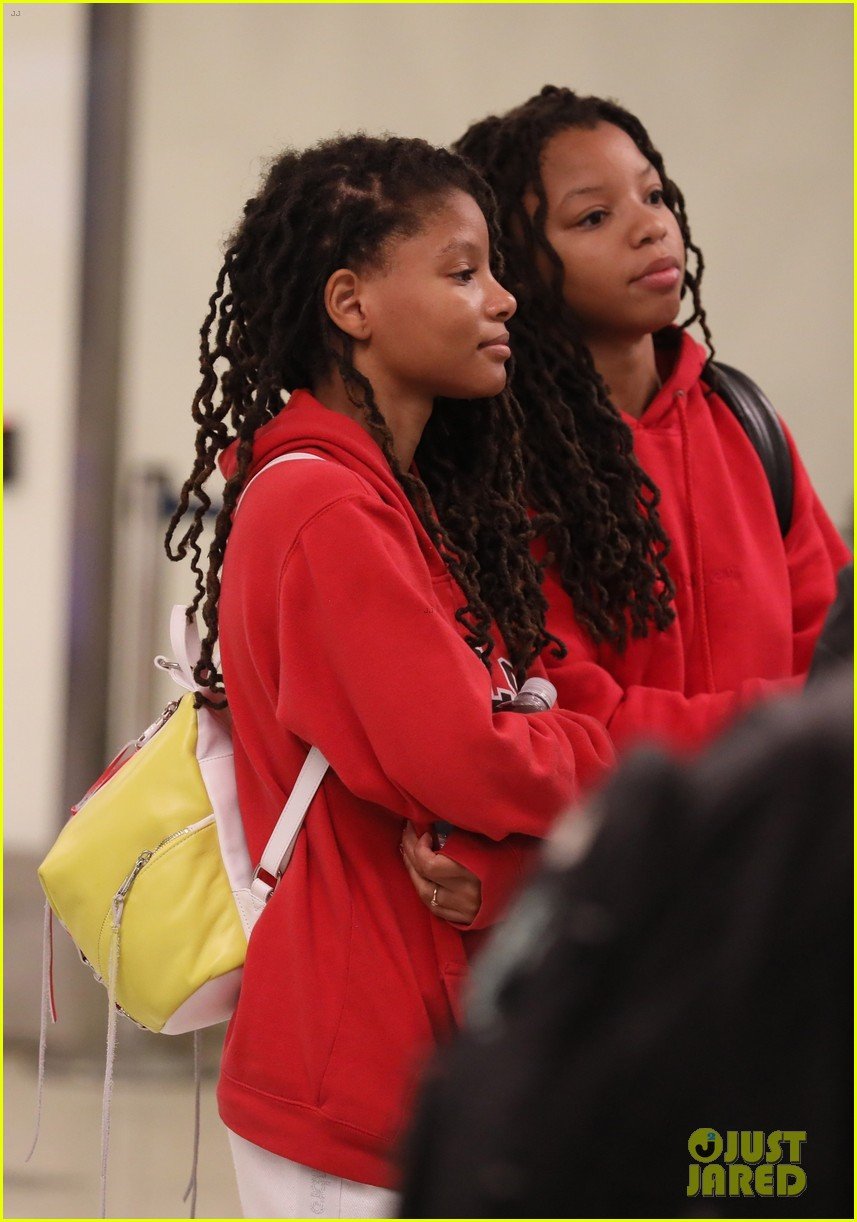 Halle Bailey Goes Casual For Airport Arrival With Family in LA | Photo