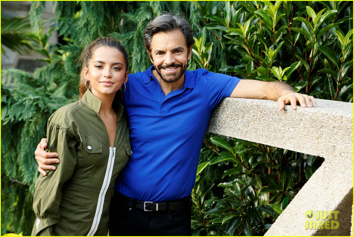 Isabela Moner Visits Smithsonian Zoo For 'Dora' Screening! | Photo