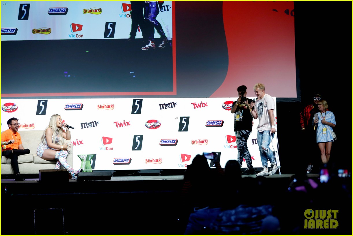 jake paul surprises tana mongeau at vidcon 2019 06