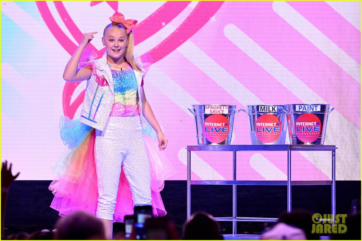 JoJo Siwa Invites Iggy Azalea To Her Concert After Being Spotted In New