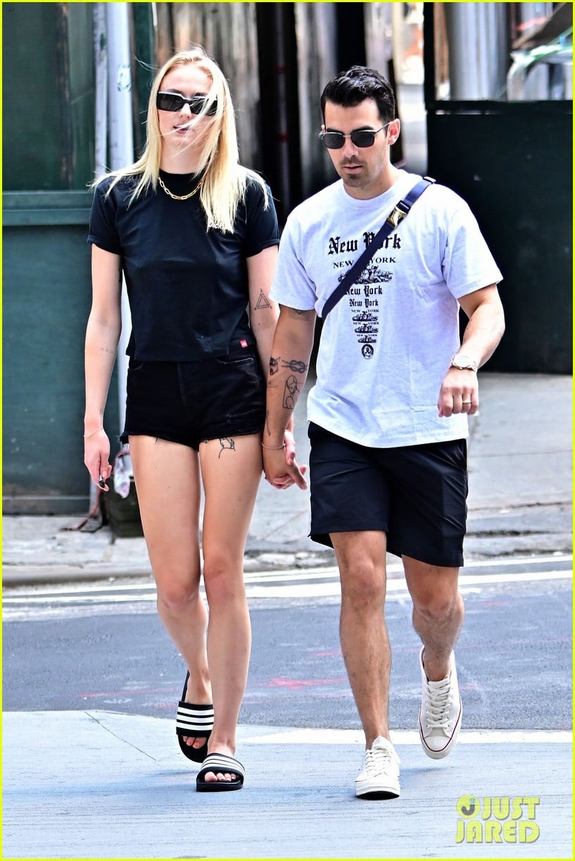 joe jonas sophie turner new tattoos on display 01