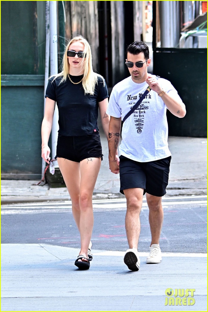 joe jonas sophie turner new tattoos on display 03