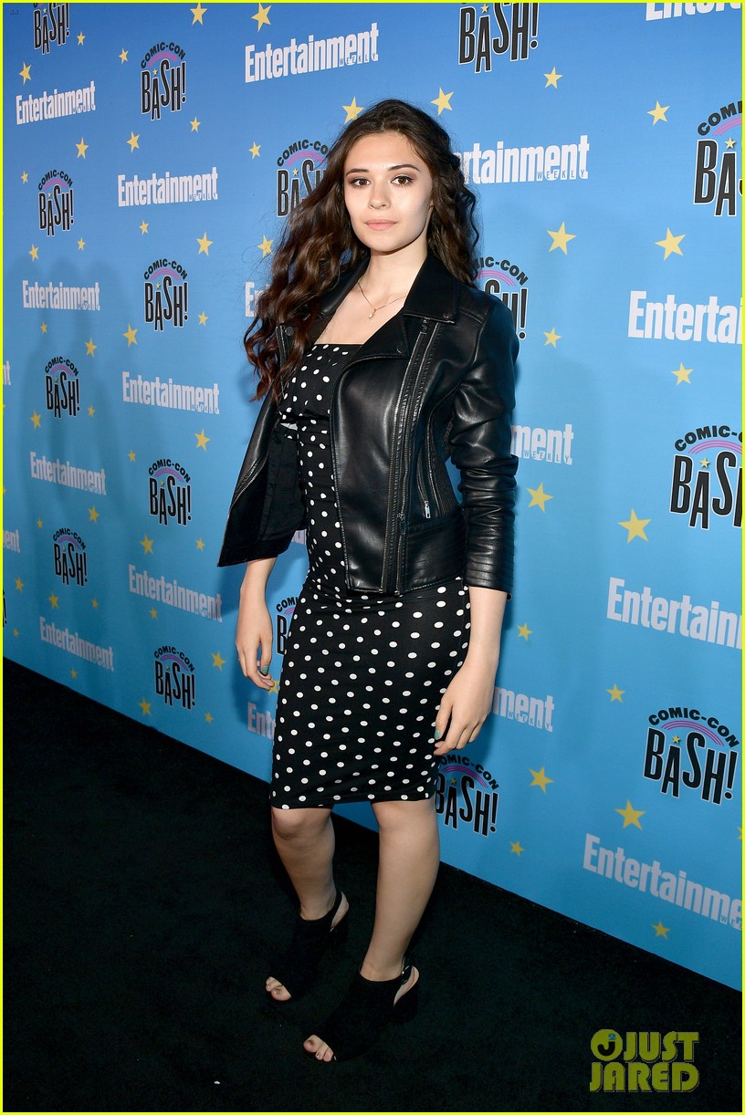 katie cassidy candice patton danielle panabaker shine at ew comic con party 25
