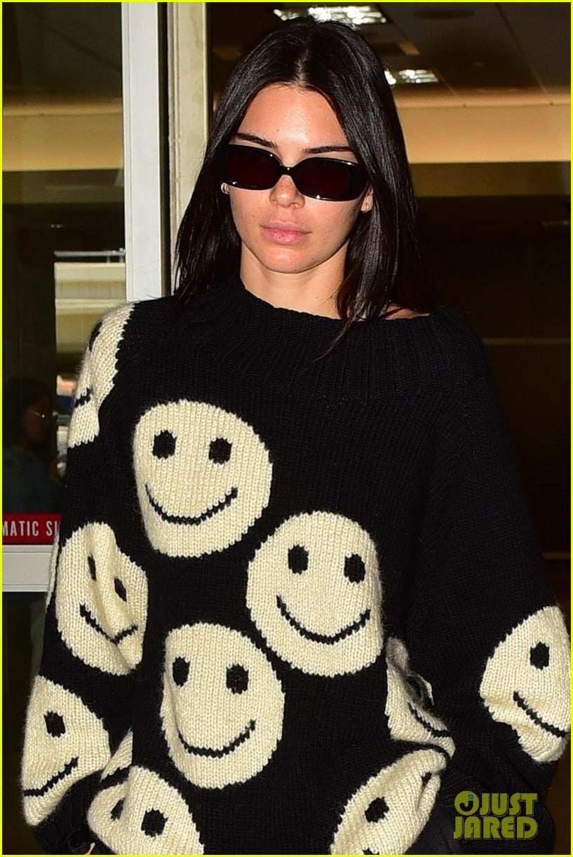 Kendall Jenner Looks Cute In Smiley Face Sweater! | Photo 1248455 ...