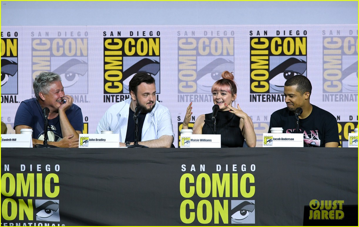 Full Sized Photo of maisie williams game of thrones comic con panel 38