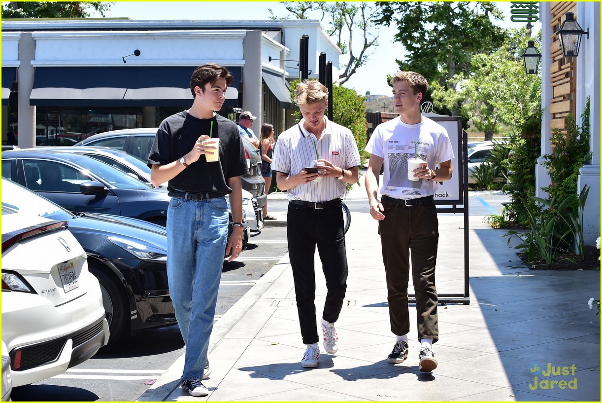 New Hope Club Grabs Lunch Together Out in LA Photo 1249464 Photo