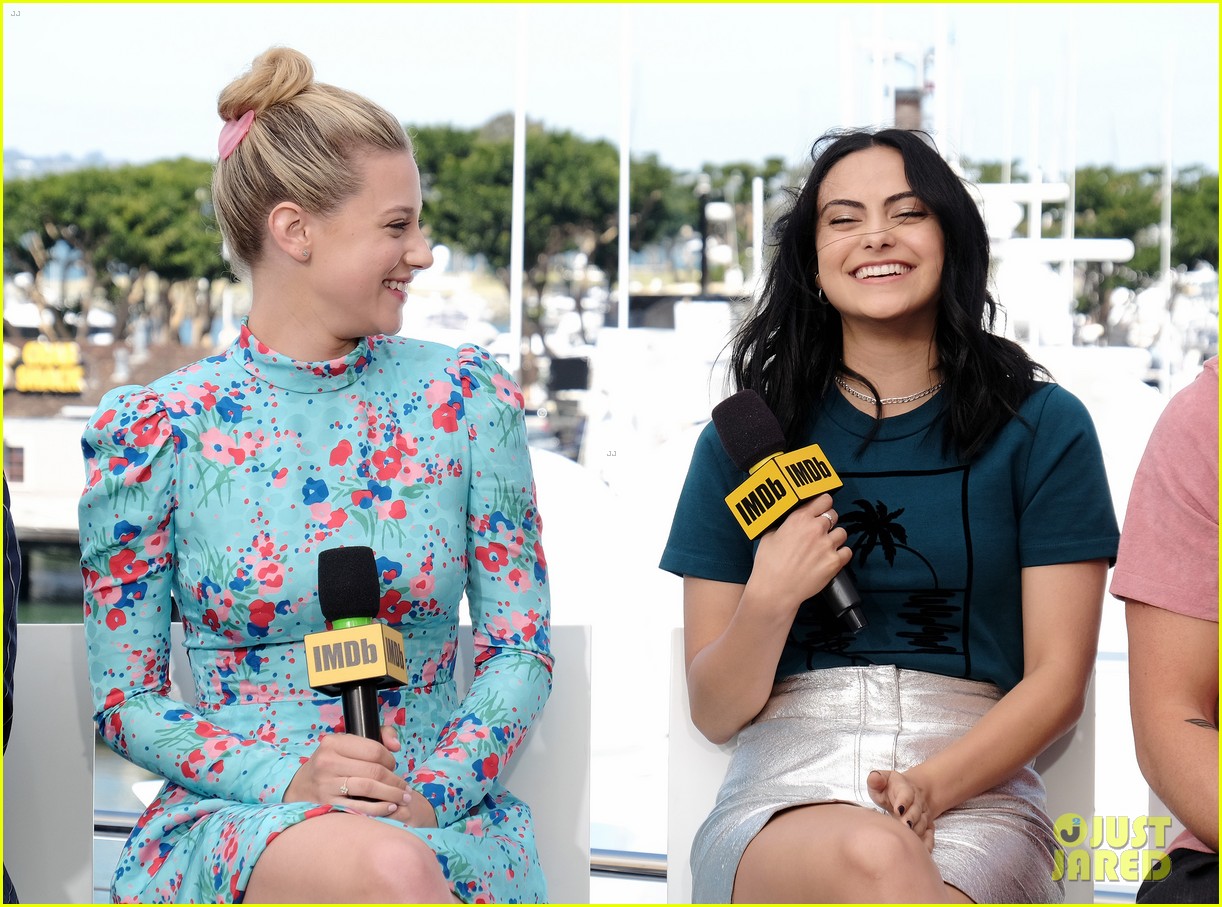 riverdale cast steps out in style for comic con 06