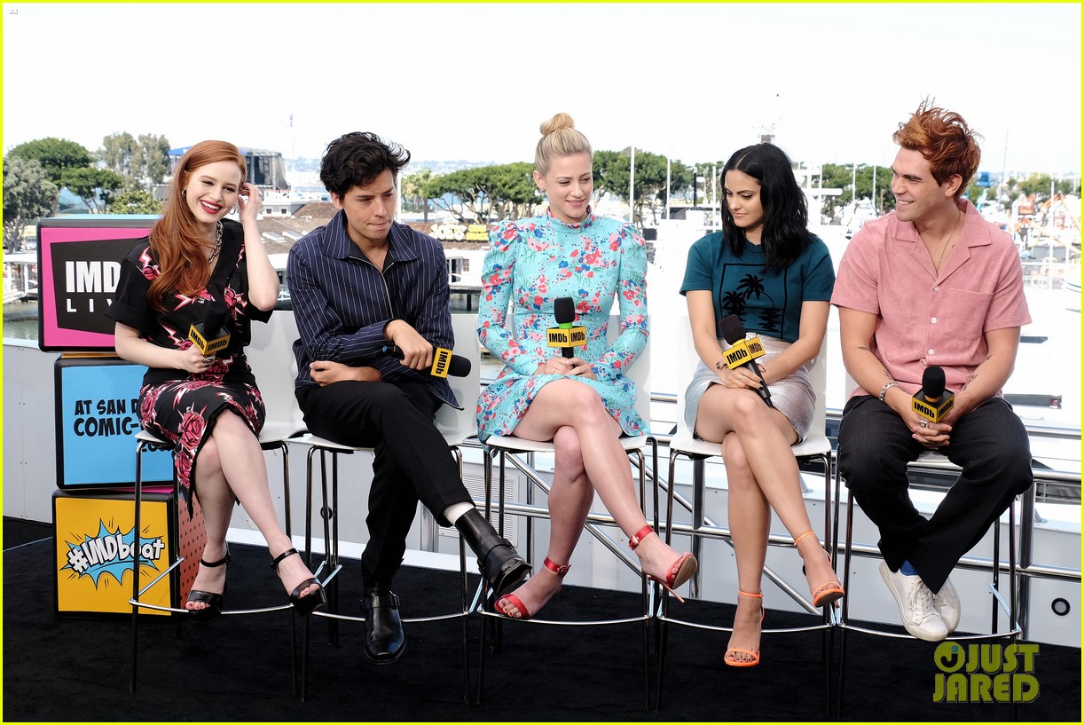Full Sized Photo of riverdale cast steps out in style for comic con 07
