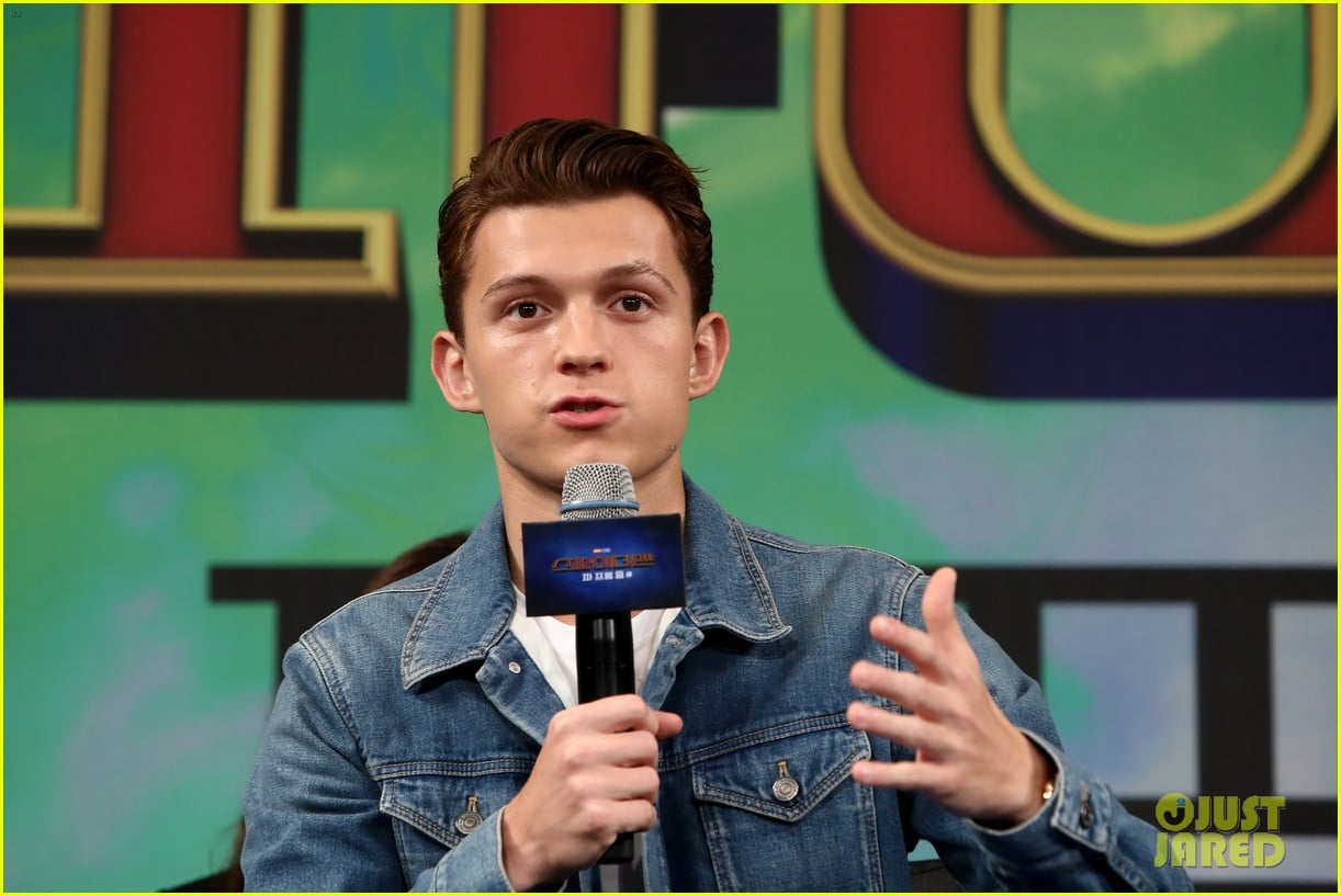 zendaya matches tom holland in nearly identical outfits 04