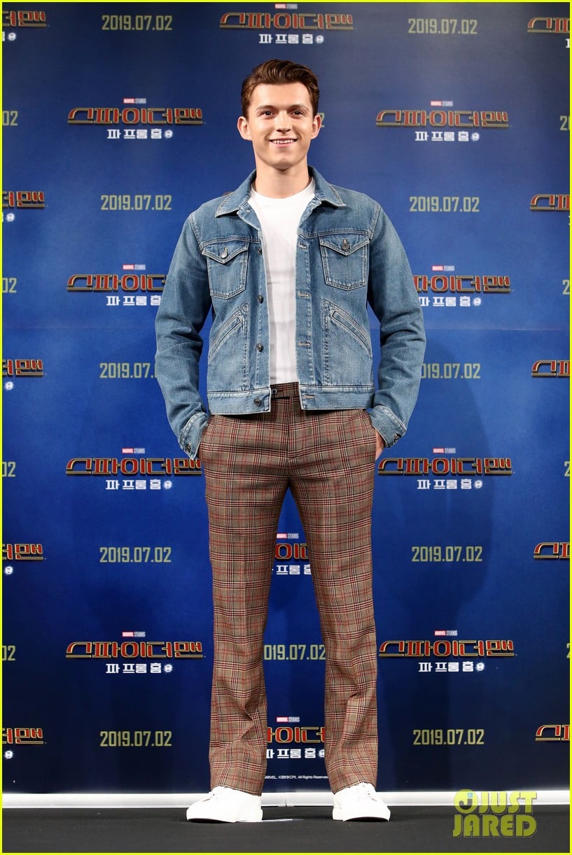 zendaya matches tom holland in nearly identical outfits 05