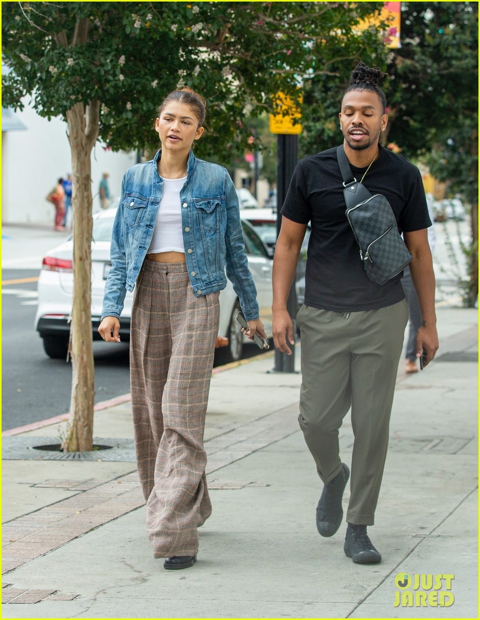 zendaya matches tom holland in nearly identical outfits 08