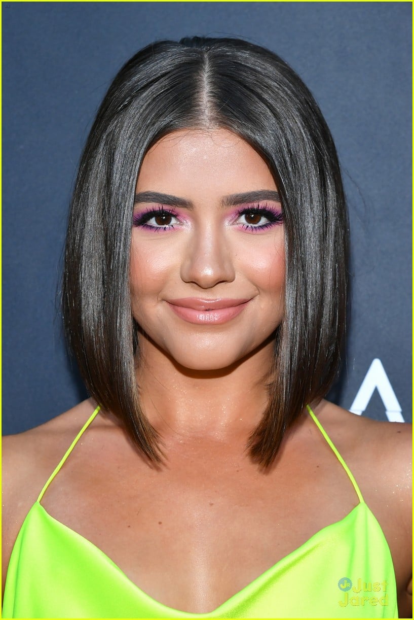 ana golja fanatic neon look premiere pics 01