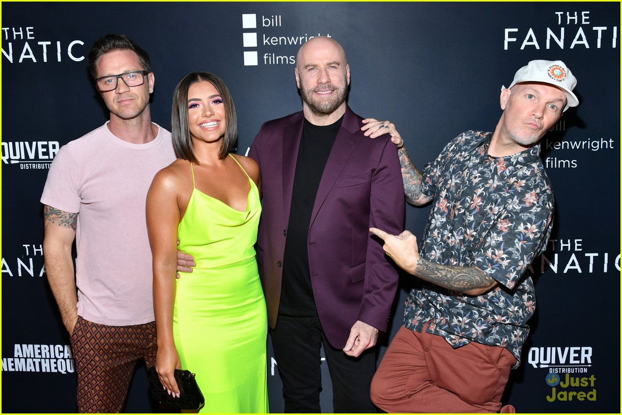 ana golja fanatic neon look premiere pics 02
