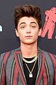 asher angel wears his hair to the sky at vmas 2019 02