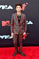 asher angel wears his hair to the sky at vmas 2019 05