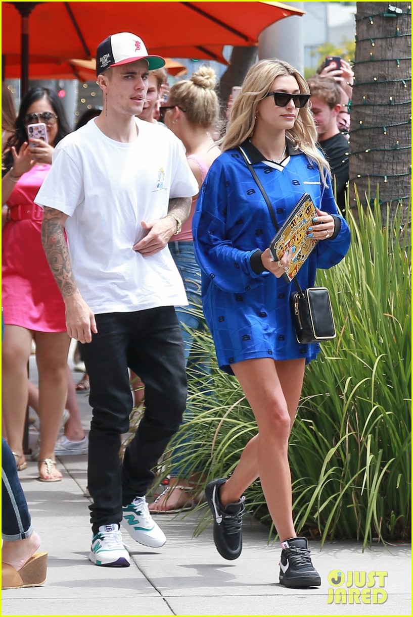 Full Sized Photo Of Hailey Justin Bieber Lunch Nates Salon 05 Hailey Bieber Gets Hair Touch Up