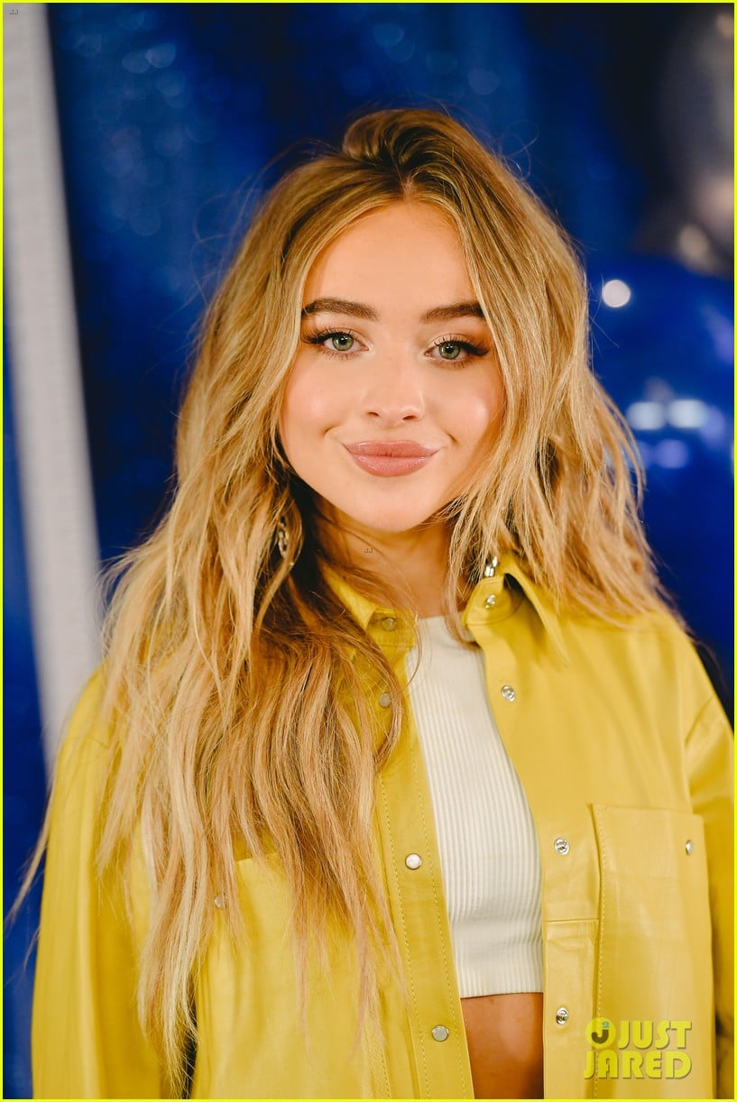 Sabrina Carpenter Pops in Yellow at &lsquo;Tall Girl&rsquo; Photo Call | Photo