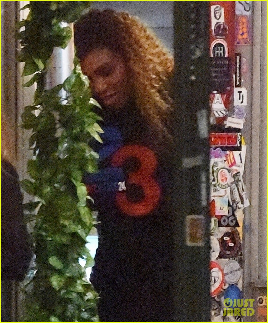 gigi hadid tyler cameron serena williams at dinner 02