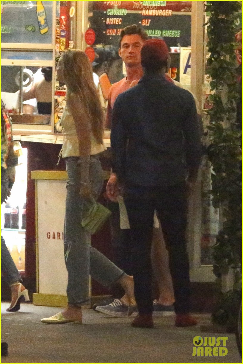gigi hadid tyler cameron serena williams at dinner 05