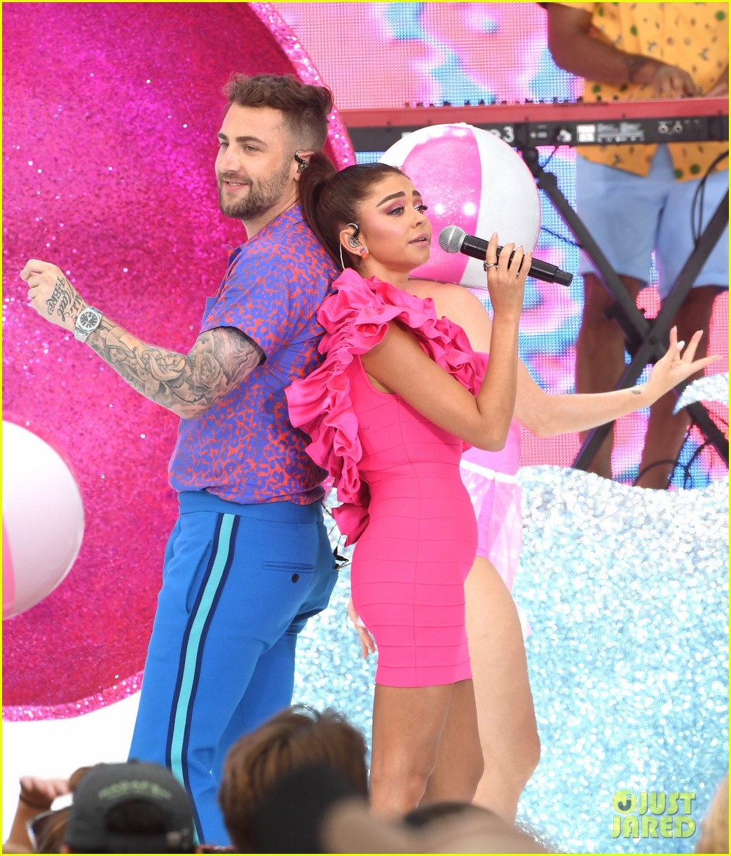 sarah hyland jordan mcgraw perform met at a party teen choice awards 02