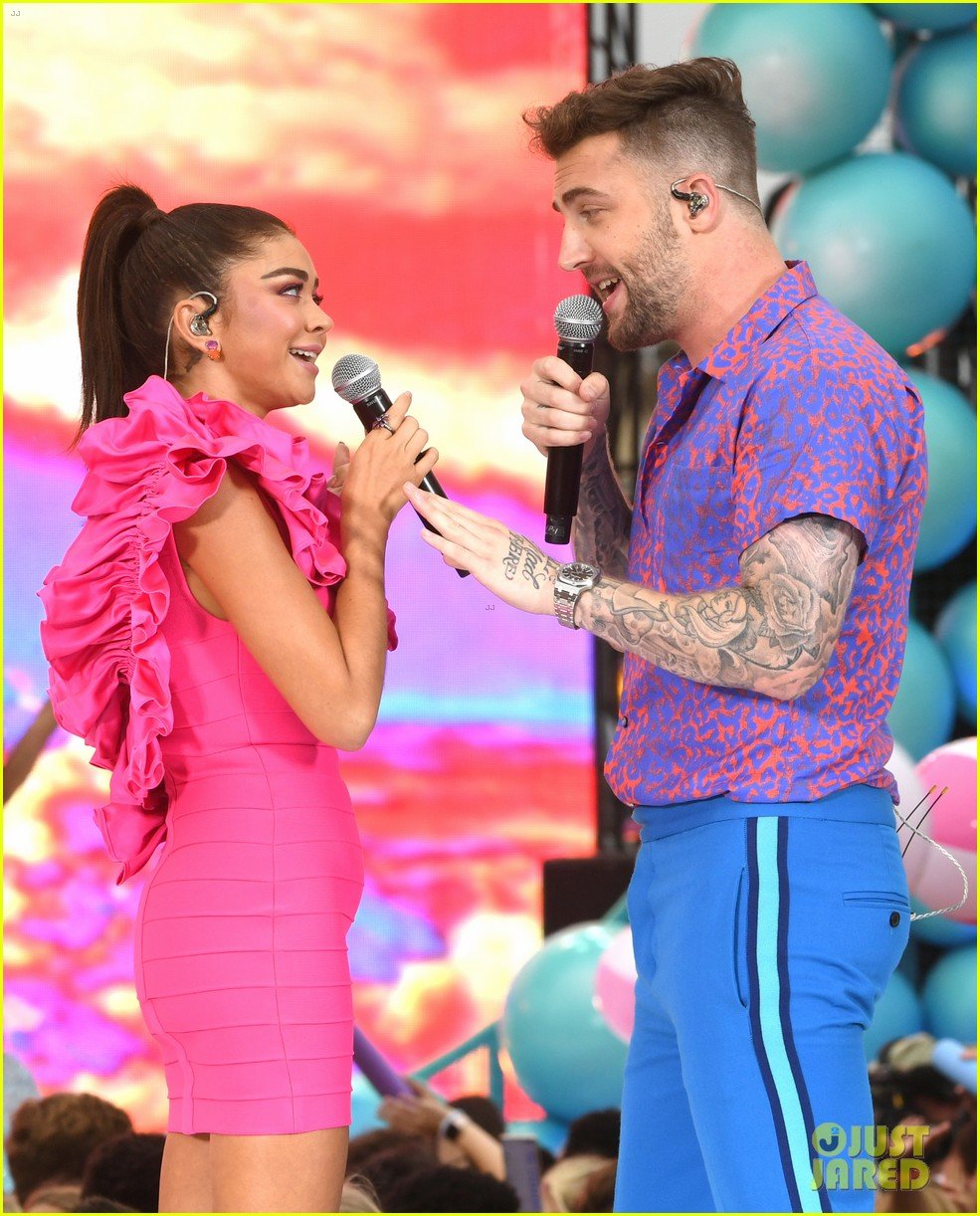 sarah hyland jordan mcgraw perform met at a party teen choice awards 04