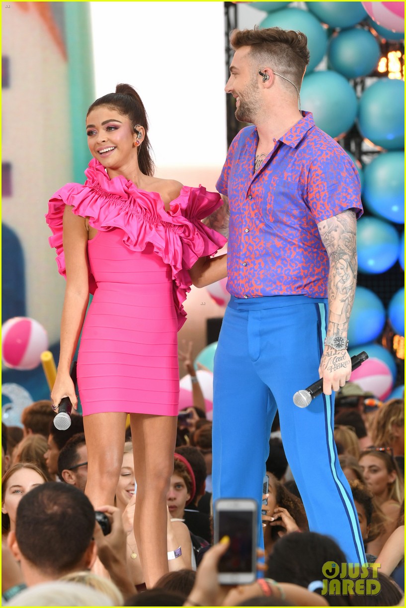 sarah hyland jordan mcgraw perform met at a party teen choice awards 08