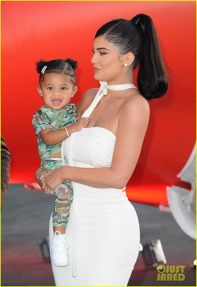 kylie jenner daughter stormi travis scott look mom i can fly premiere 02