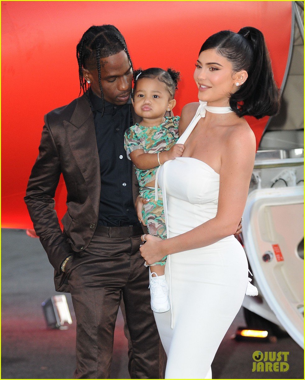 kylie jenner daughter stormi travis scott look mom i can fly premiere 13