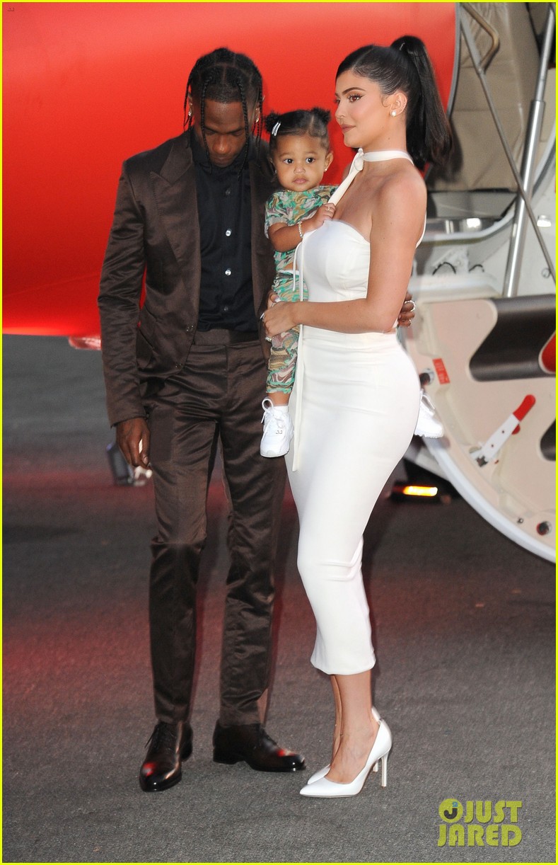 kylie jenner daughter stormi travis scott look mom i can fly premiere 14