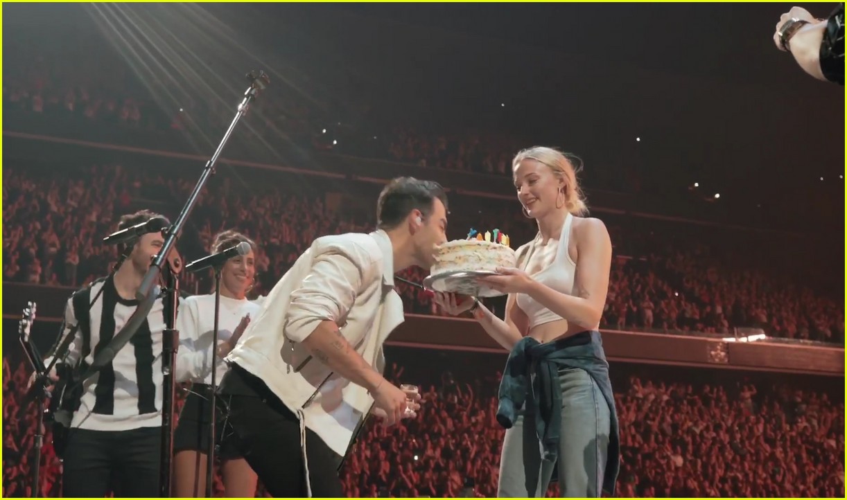Full Sized Photo of joe jonas birthday cake from sophie turner 04 | Joe