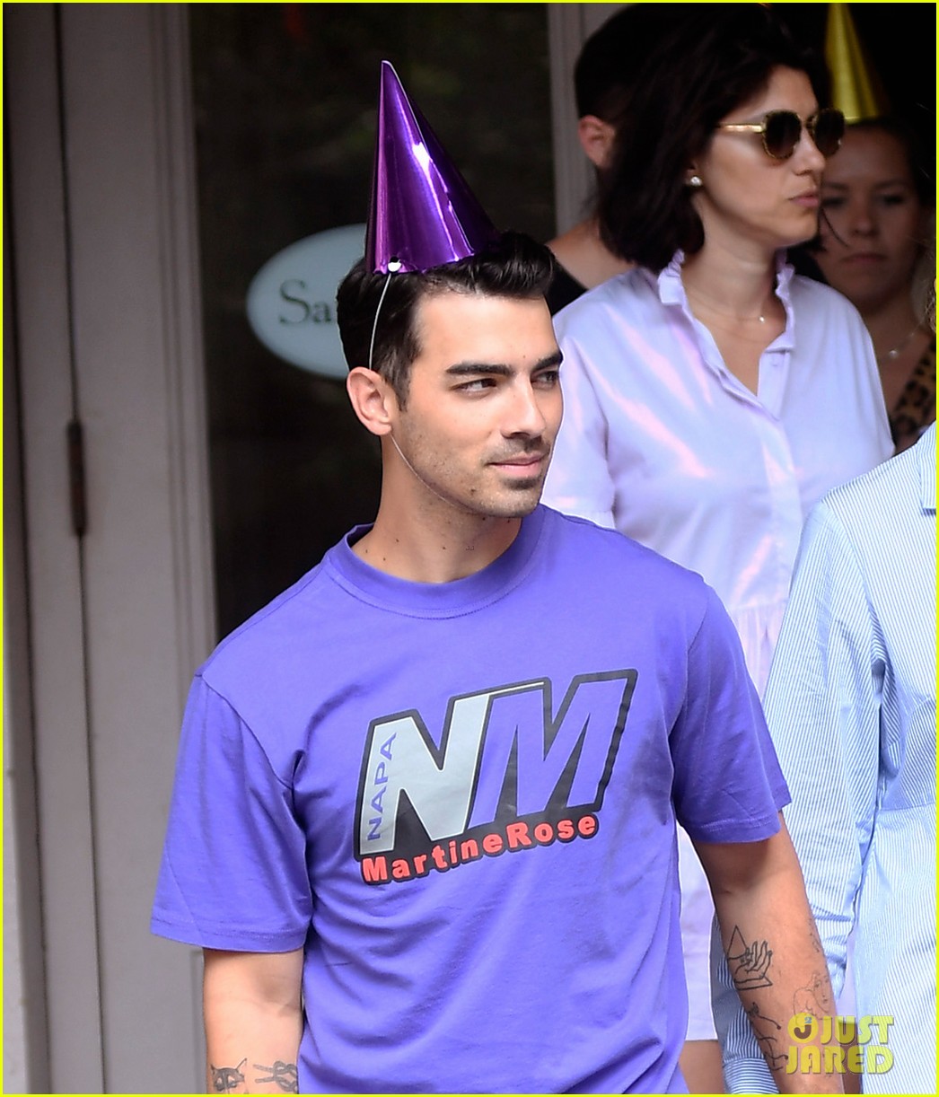 Full Sized Photo Of Joe Jonas Sophie Turner Party Hats Birthday Lunch 06 Joe Jonas Gets