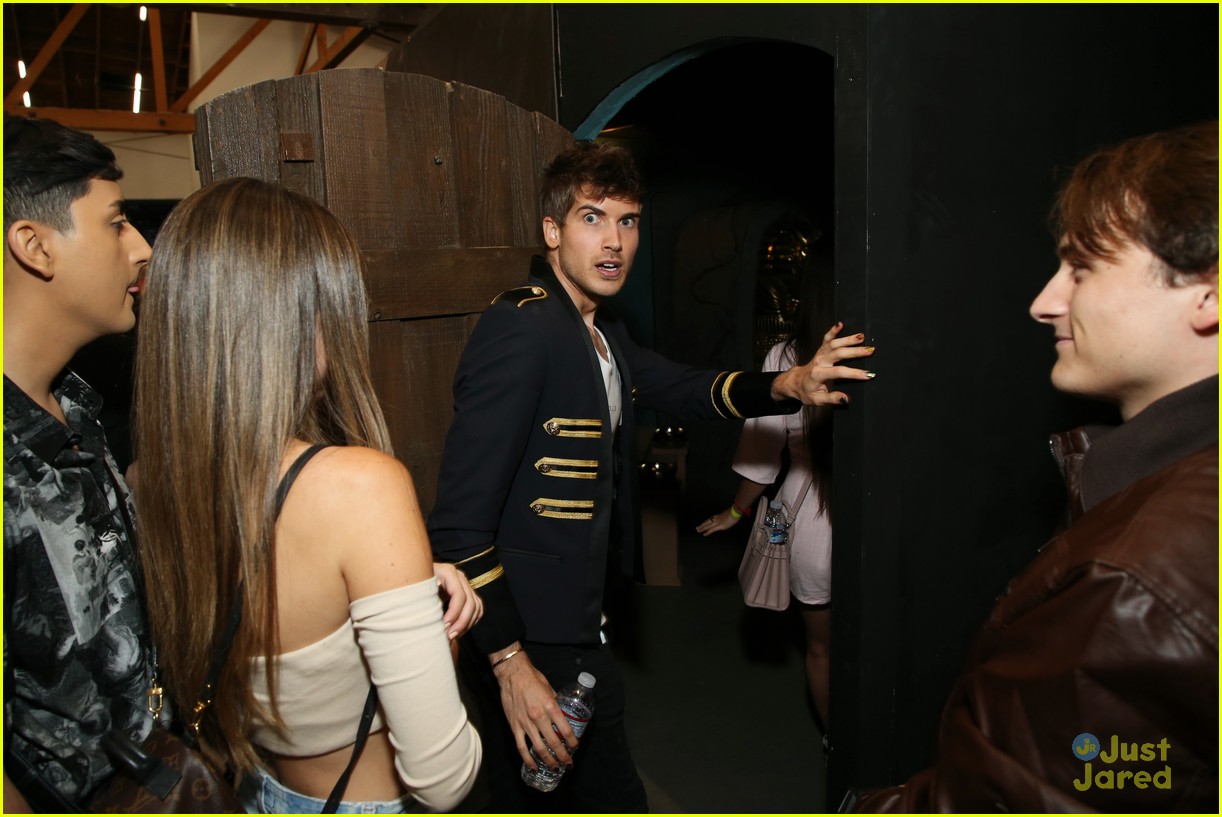 joey graceffa escape night event pics 29