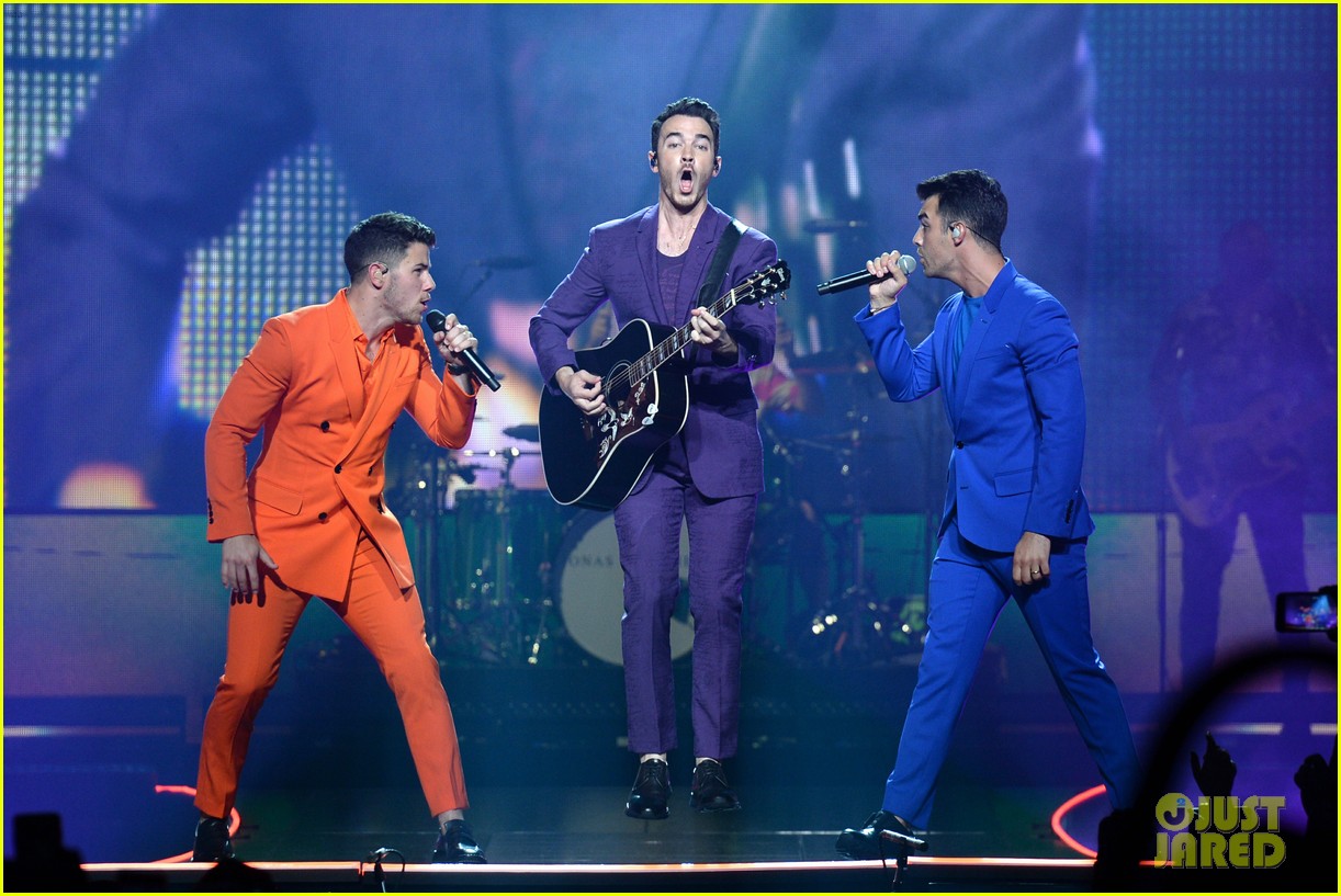 jonas brothers happiness begins tour august 2019 08