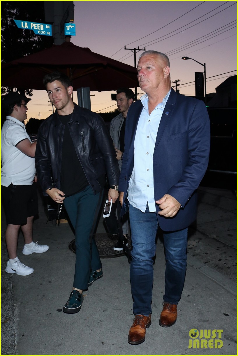 sophie turner joins the jonas brothers at craigs 07