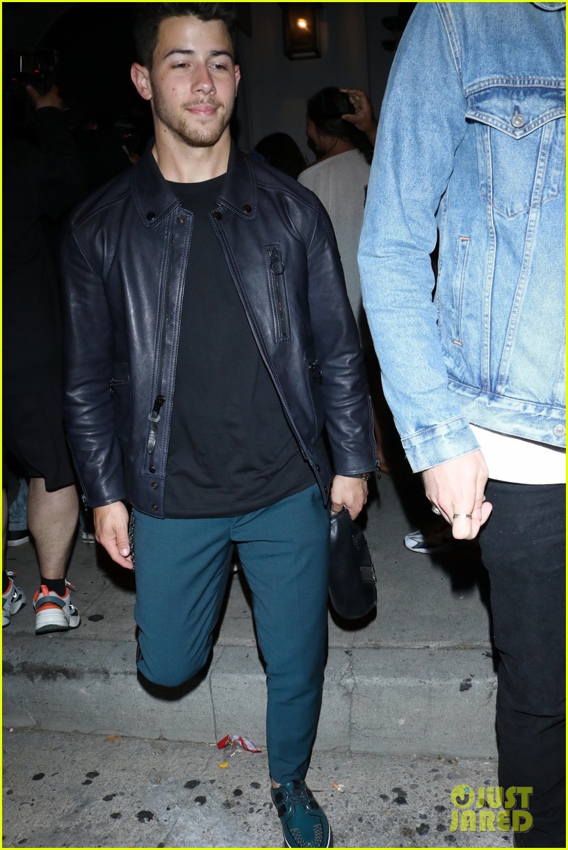 sophie turner joins the jonas brothers at craigs 29