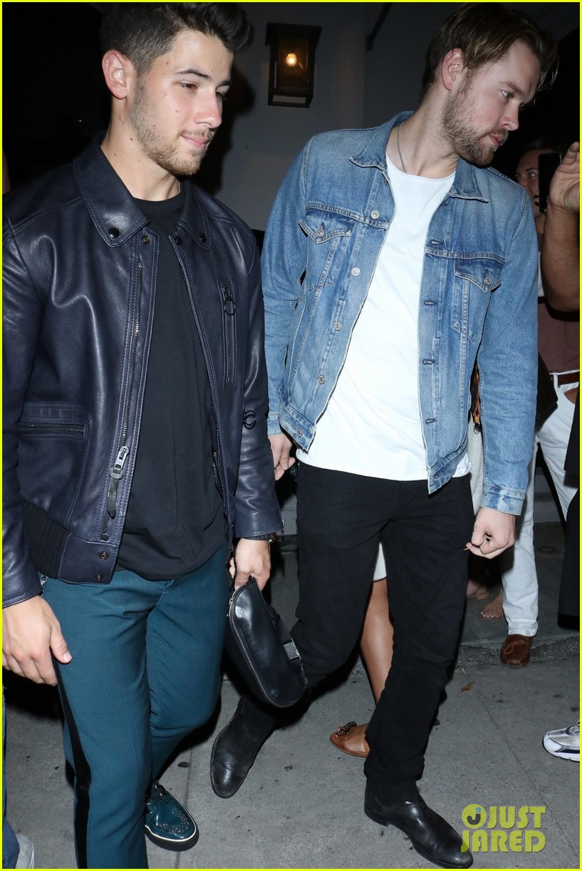 sophie turner joins the jonas brothers at craigs 33