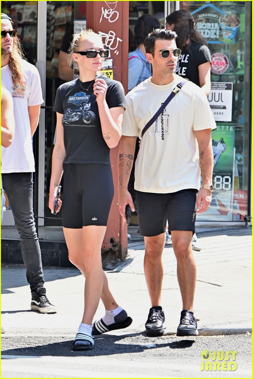 Joe Jonas Spends His Morning With His Brother Wife Photo Photo Gallery Just