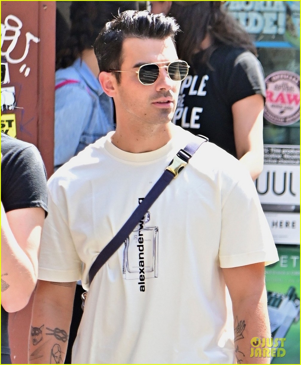 Joe Jonas Spends His Morning With His Brother Wife Photo Photo Gallery Just