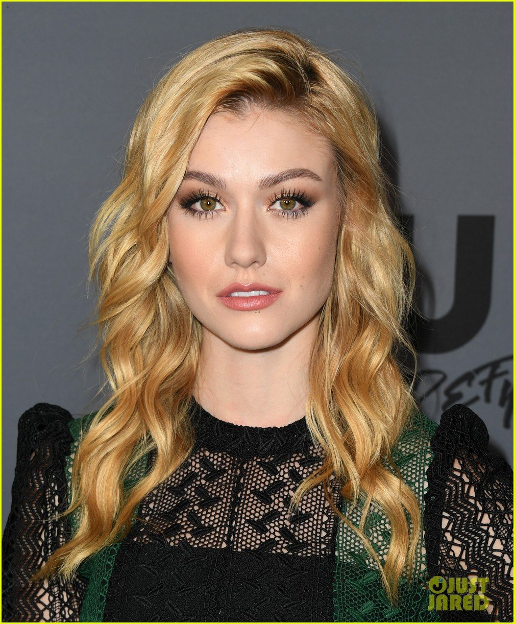 Katherine McNamara Makes It An 'Arrow' Family Affair at CW's Summer TCA ...