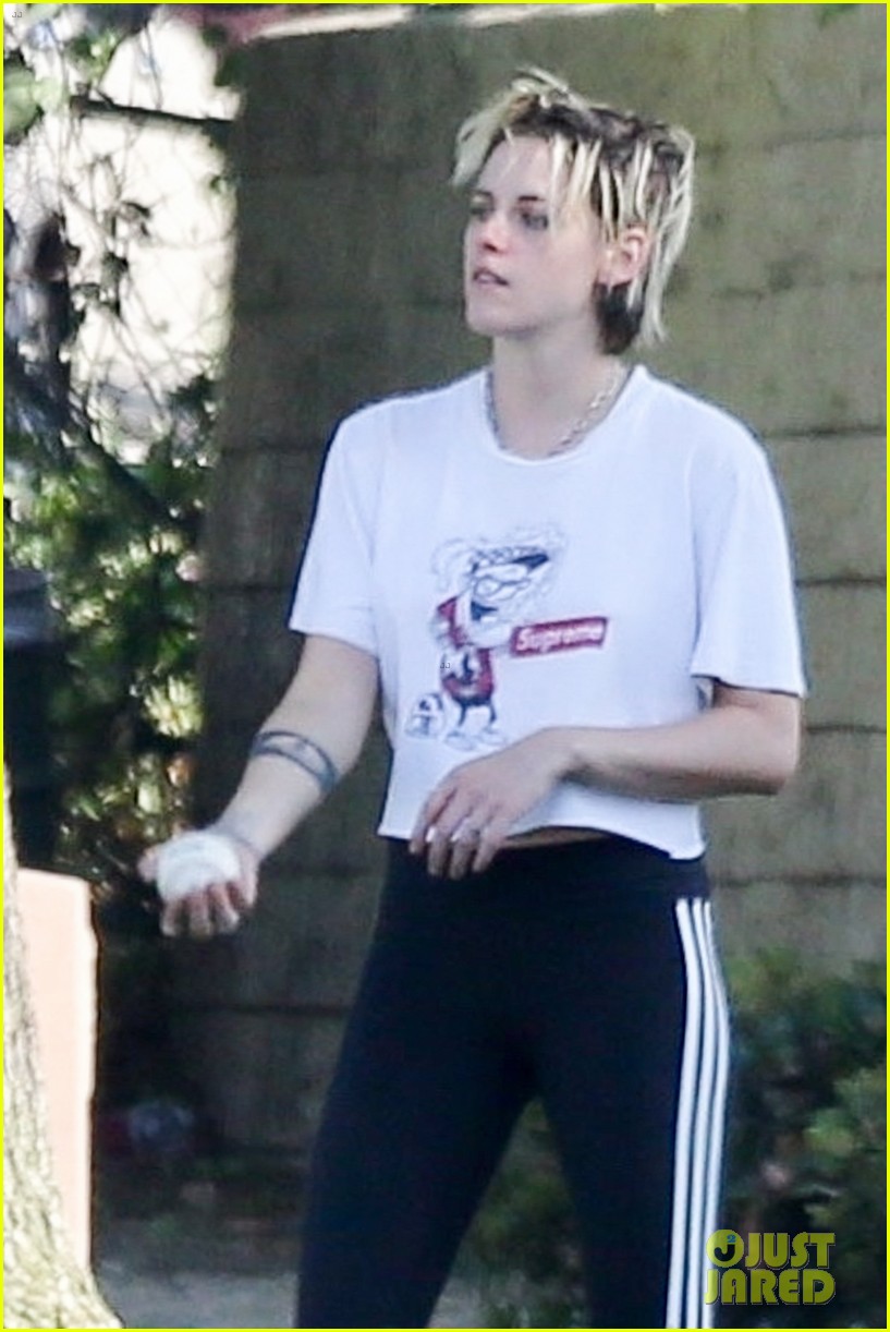kristen stewart friends a league of their own softball in the park 08