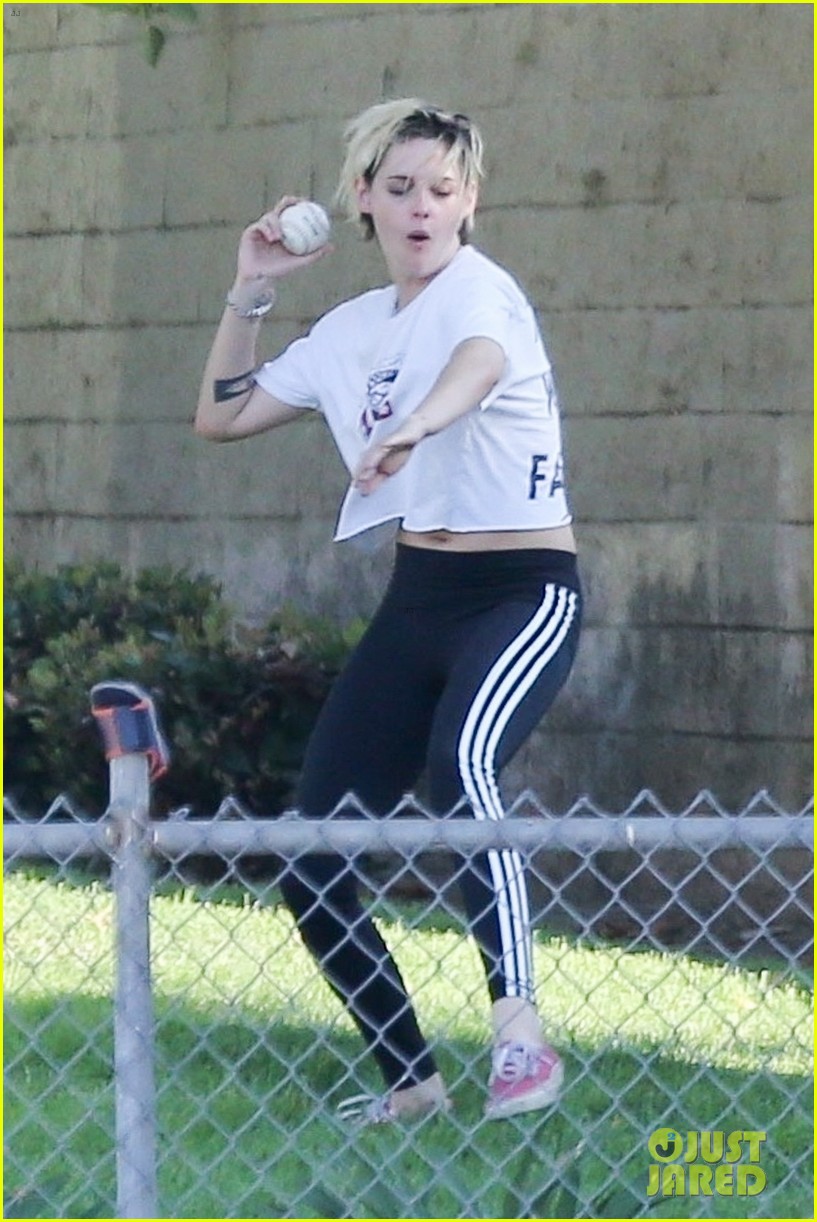 kristen stewart friends a league of their own softball in the park 09