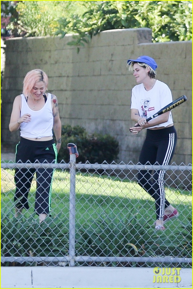 kristen stewart friends a league of their own softball in the park 10