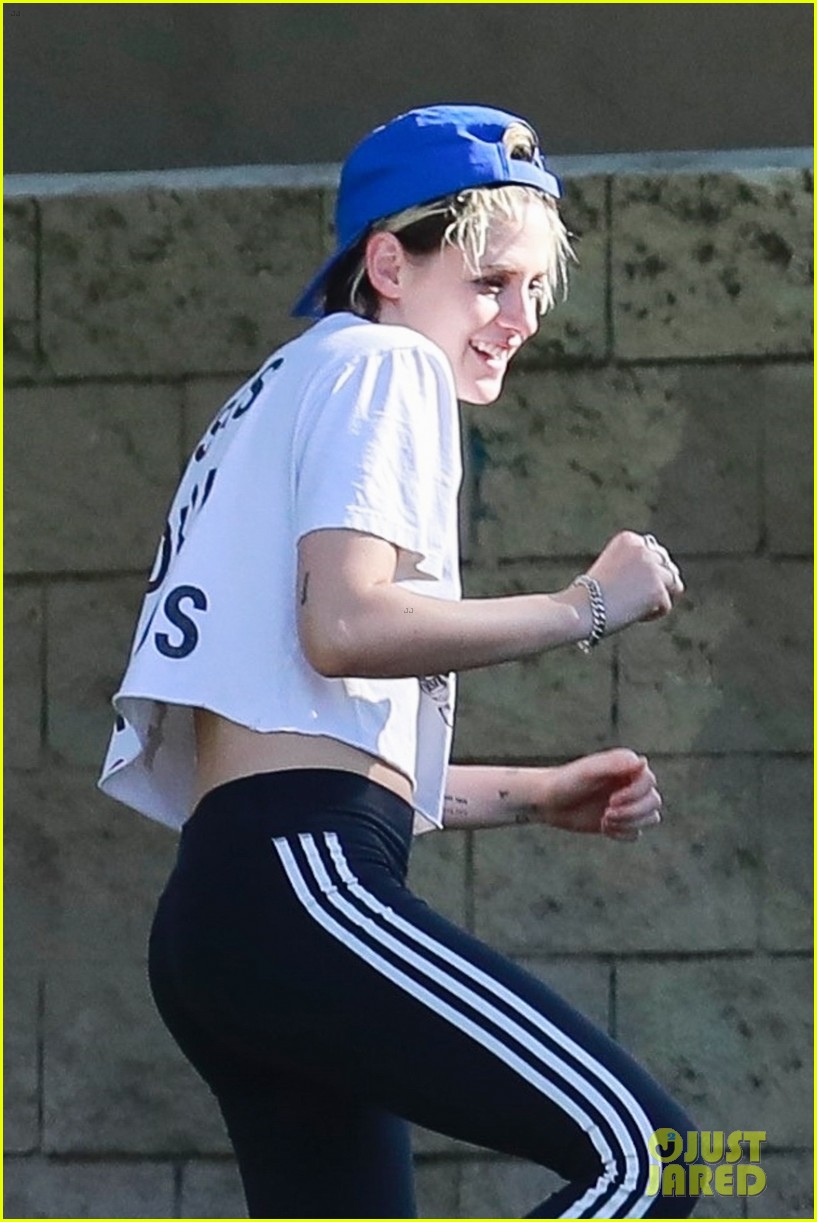 kristen stewart friends a league of their own softball in the park 11