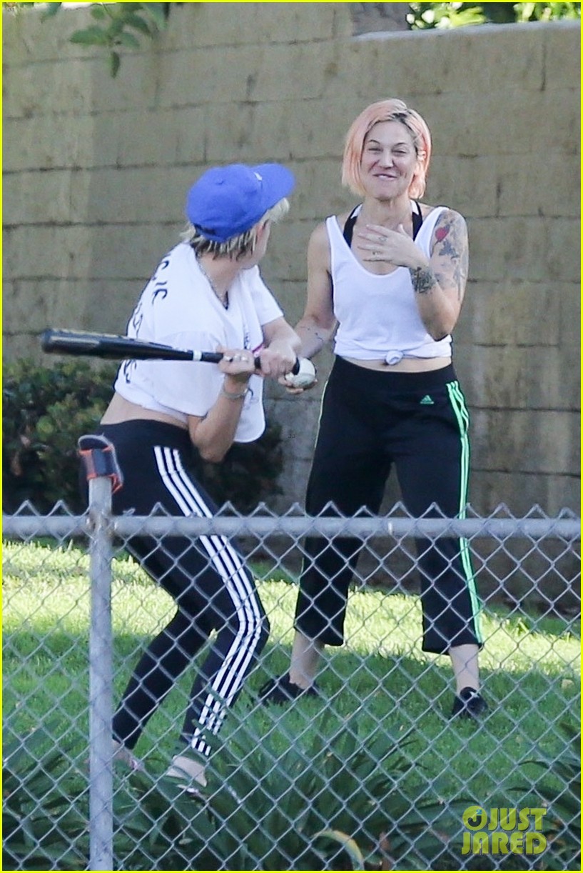 kristen stewart friends a league of their own softball in the park 17