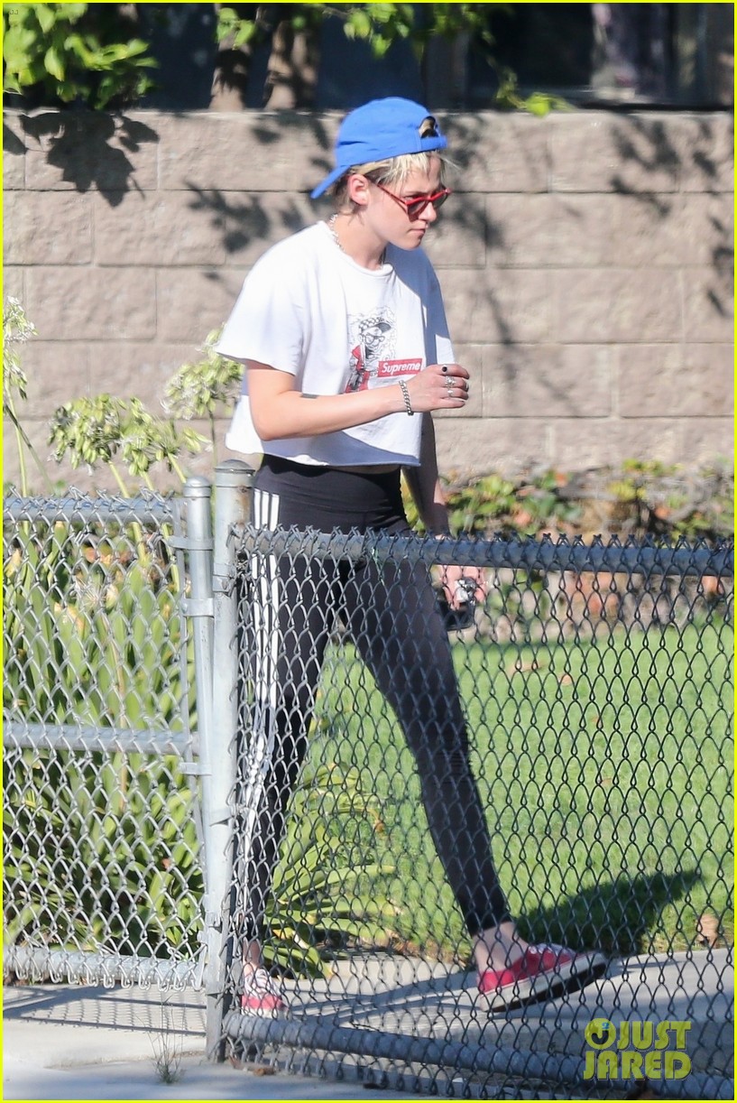 kristen stewart friends a league of their own softball in the park 20
