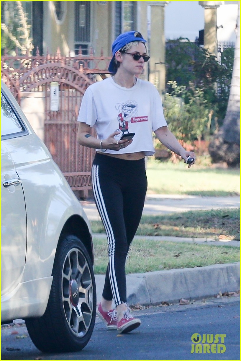 kristen stewart friends a league of their own softball in the park 25