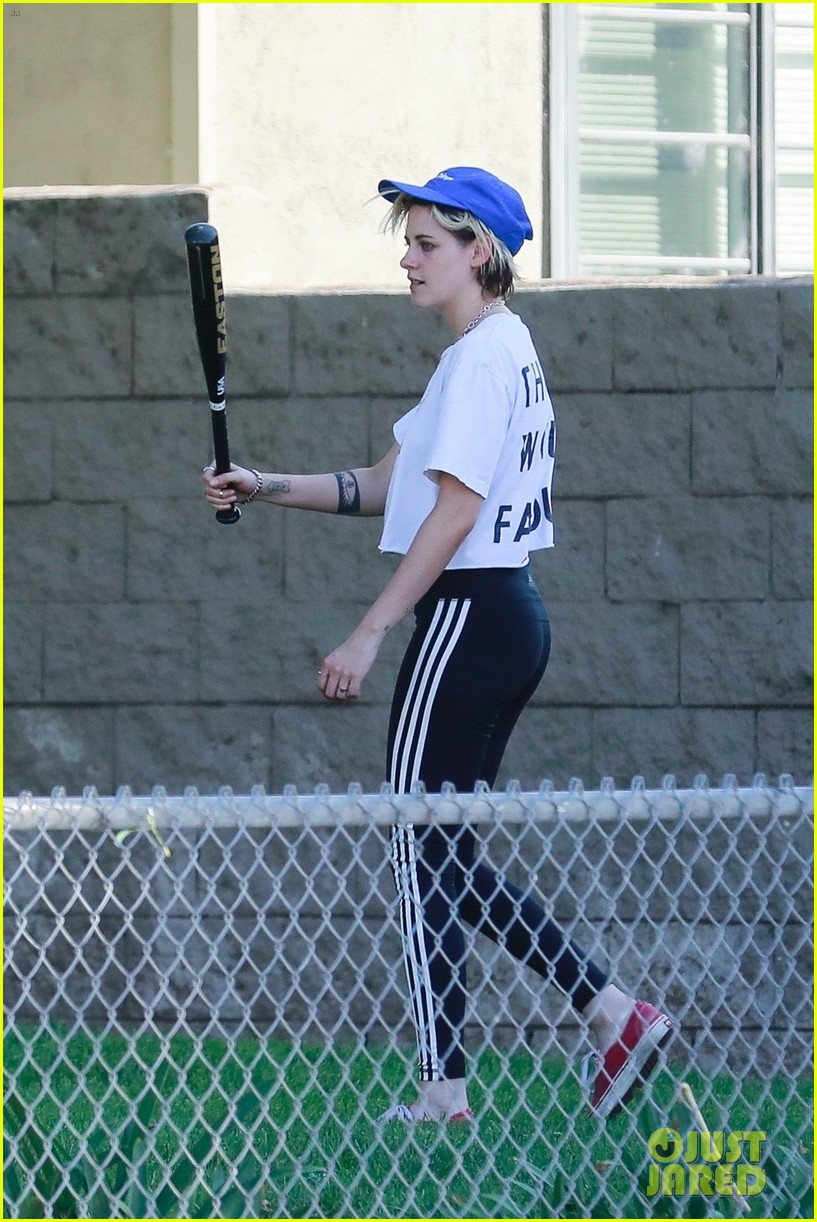 kristen stewart friends a league of their own softball in the park 30